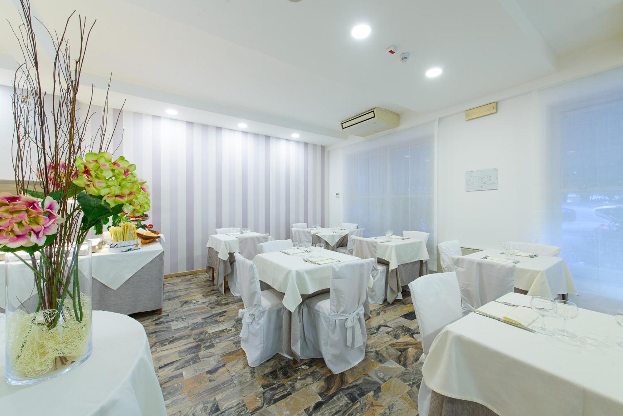 Hotel Falco Riccione Exterior foto