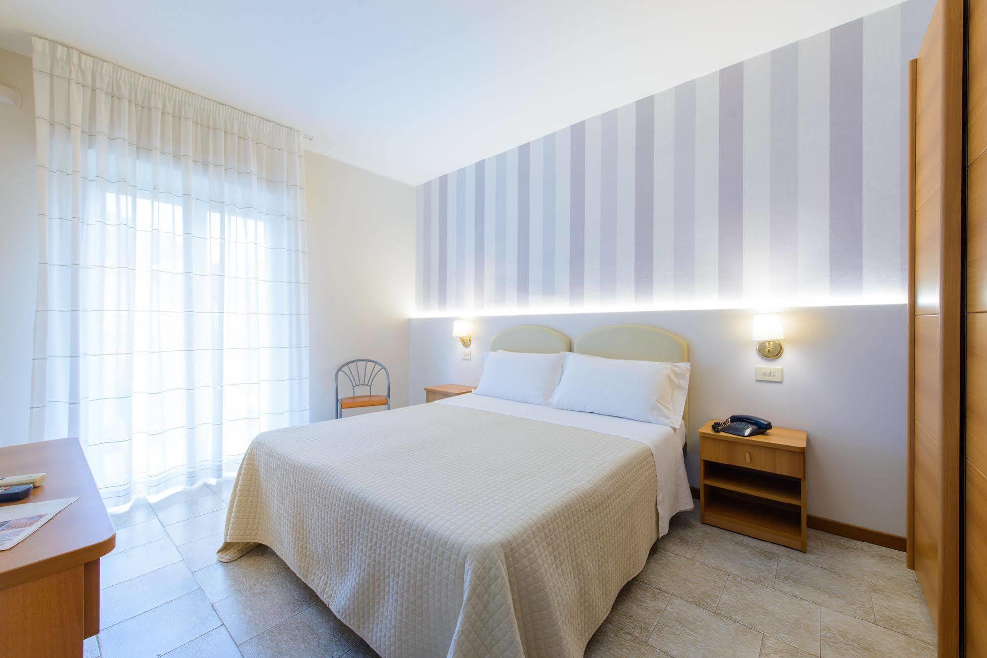 Hotel Falco Riccione Exterior foto